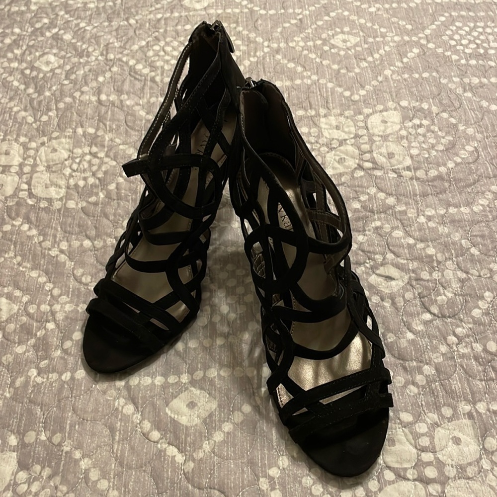 Kelly and Katie Cassandra Black Size 7 1/2 Peep Toe Strappy Heels